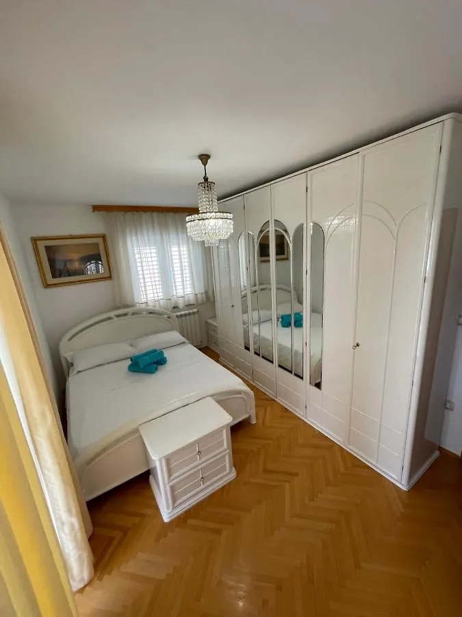 Zajim Apartment Умаг
