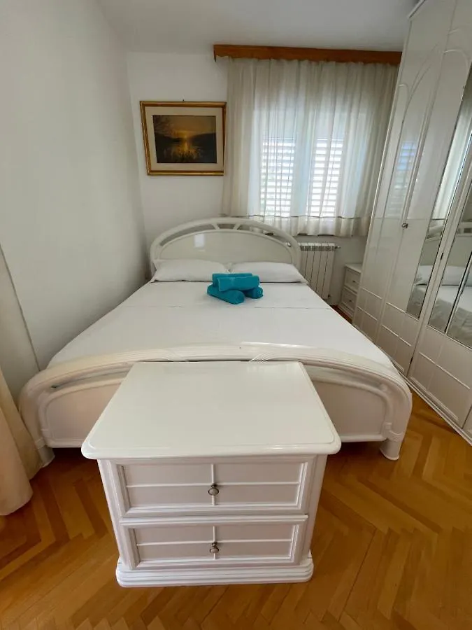 Zajim Apartment Умаг